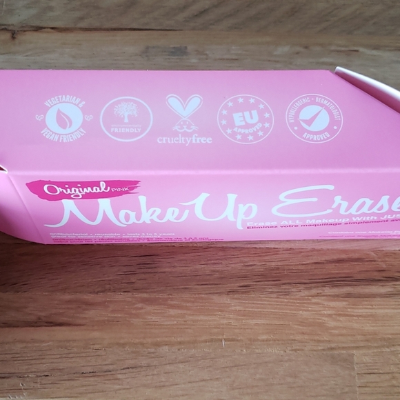 NIB Make Up Eraser - Picture 6 of 6